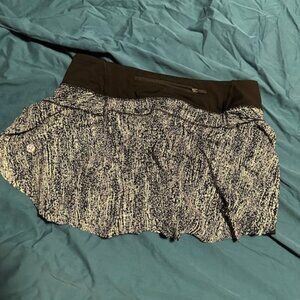 Lululemon Lost In Pace  Skirt size 6